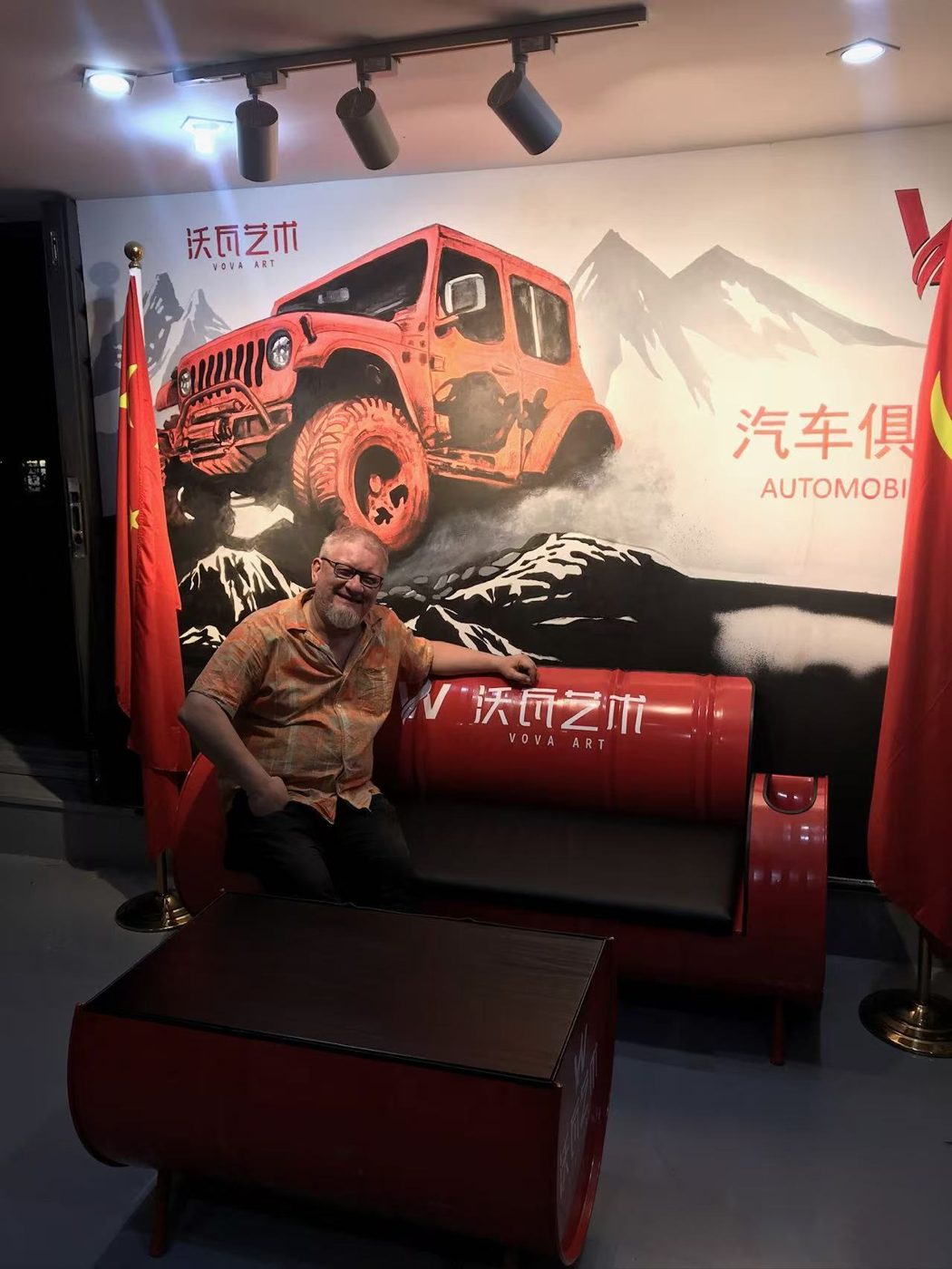 VOVA ART в Automobile Club — интерьер с мебелью из бочек